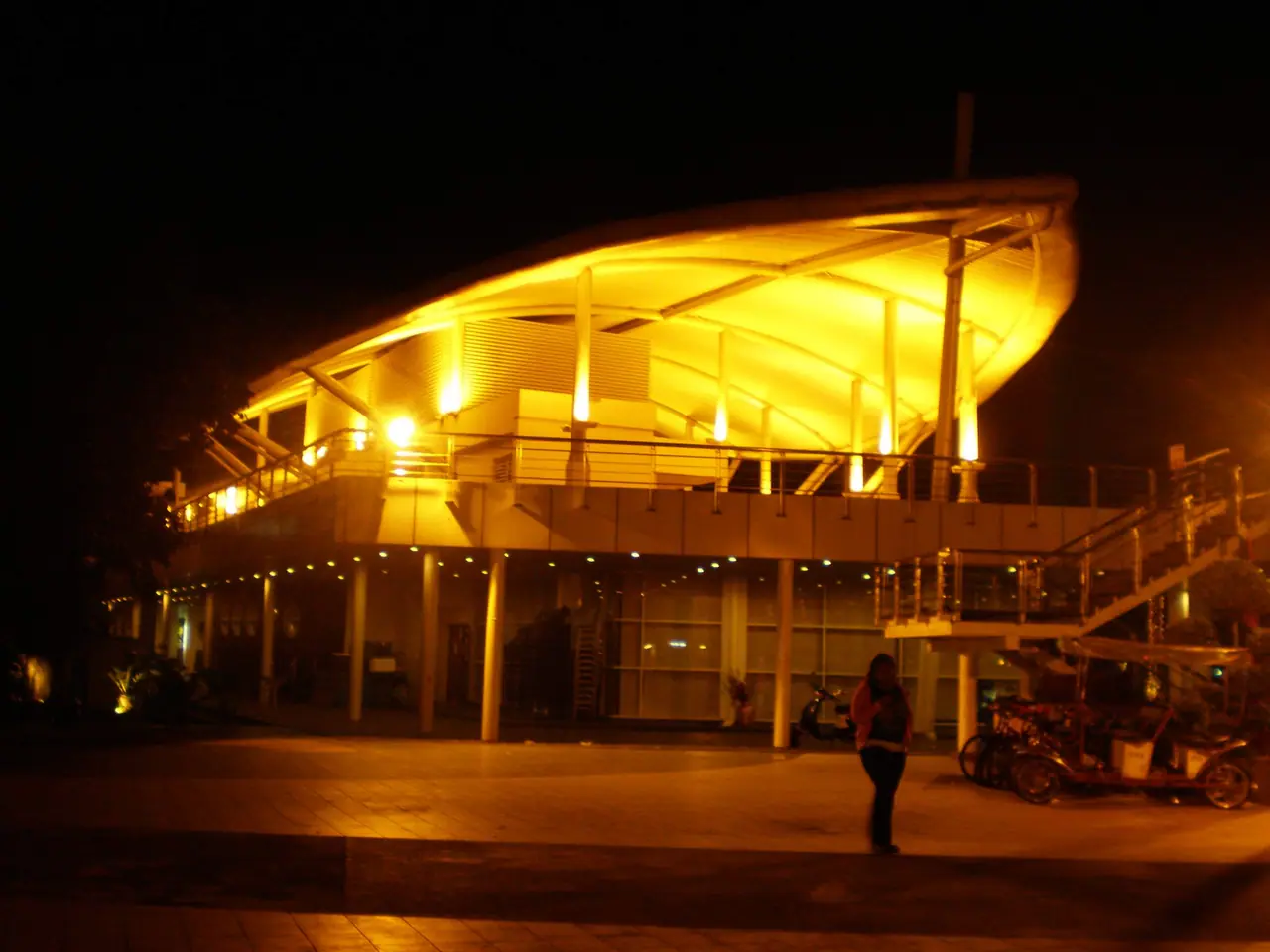 新山 Danga Bay 一带夜晚灯光与建筑的城市夜景